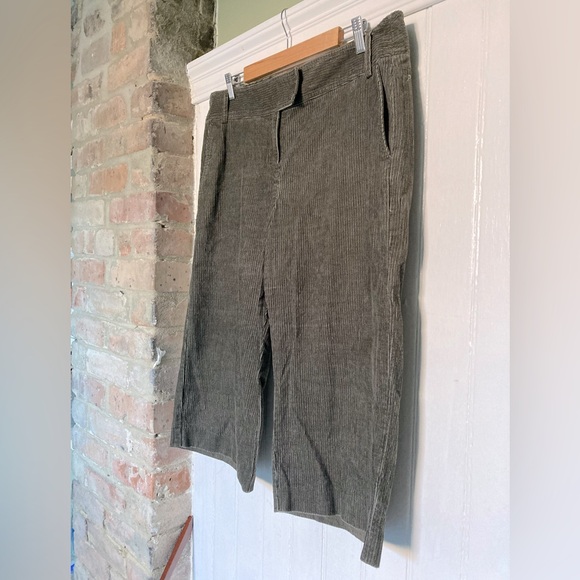 LOFT Cropped Green Corduroy Trousers, Pockets w/Tortoiseshell Buttons, sz 14. - Picture 2 of 10